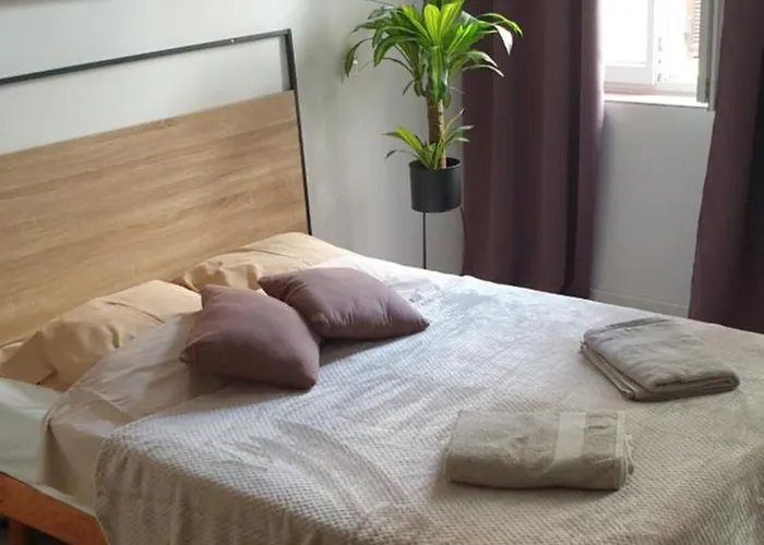 Antibes : Beau Studio En Plein Centre Ville